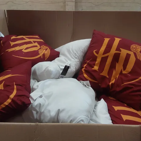 PALLET CONTAINING A VERY LARGE QUANTITY OF ASSORTED PILLOWS AND RELATED BEDDING/COMFORT PRODUCTS ECT