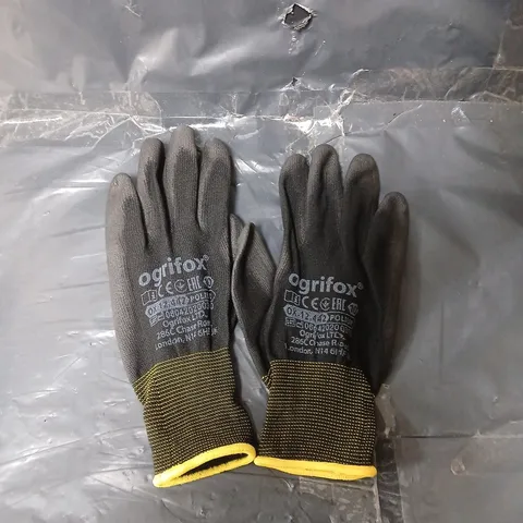 APPROXIMATELY 50 ASSORTED PAIRS OF OGRIFOX WORKGLOVES