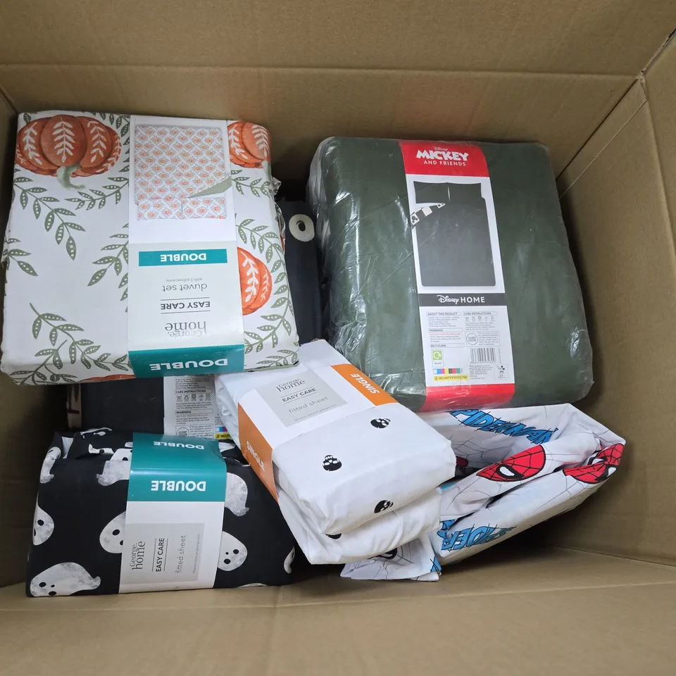 BOX OF APPROXIMATELY 12 ASSORTED BEDDING & SOFT FABRICS ITEMS TO INCLUDE - DUVET SET - FITTED SHEET ETC. 