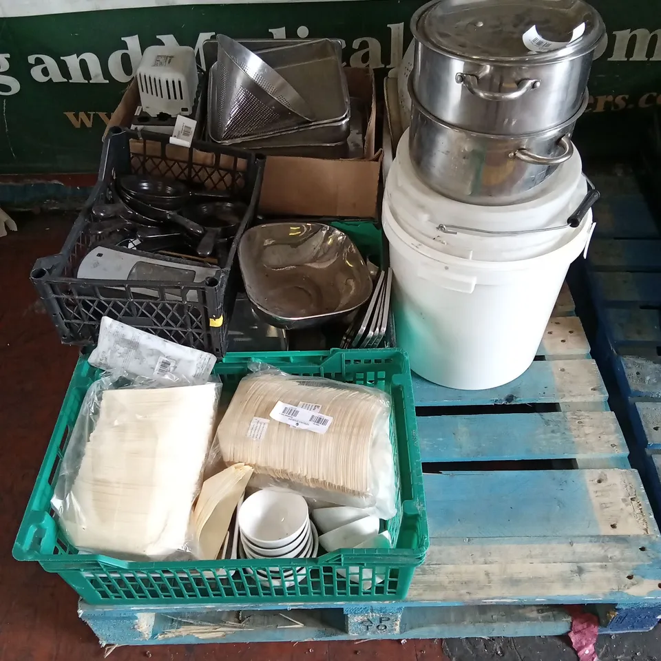 PALLET OF ASSORTED CATERING SUPPLIES 