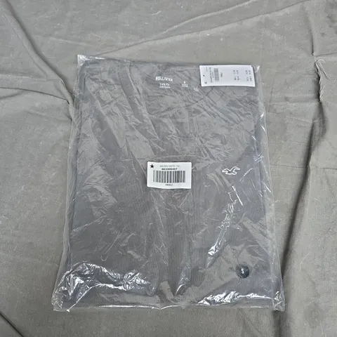 BAGGED HOLLISTER CORE FIT ICON CREW T-SHIRT – SIZE S – 100% COTTON IN GREY