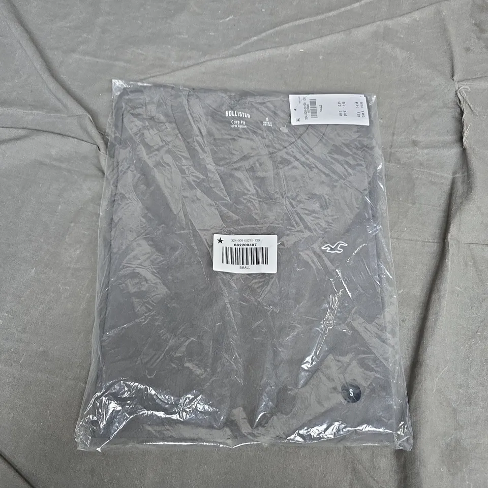 BAGGED HOLLISTER CORE FIT ICON CREW T-SHIRT – SIZE S – 100% COTTON IN GREY