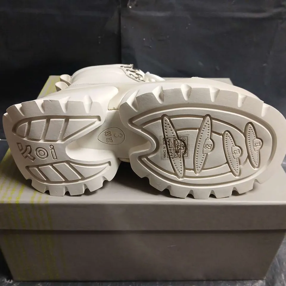 BOXED PAIR OF KOI GOOEY WHITE PLATFORM BOOTS – UK SIZE 3 