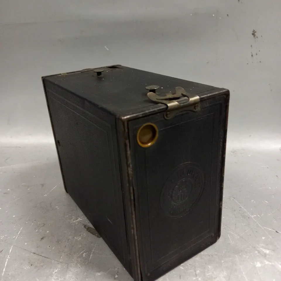 KODAK EASTMAN BROWNIE NO.2 VINTAGE BOX CAMERA
