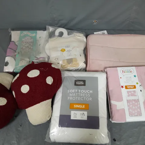APPROXIMATELY 8 ASSORTED HOUSEHOLD ITEMS TO INCLUDE VARIOUS BEDDING IN VARIOUS SIZES AND STYLES