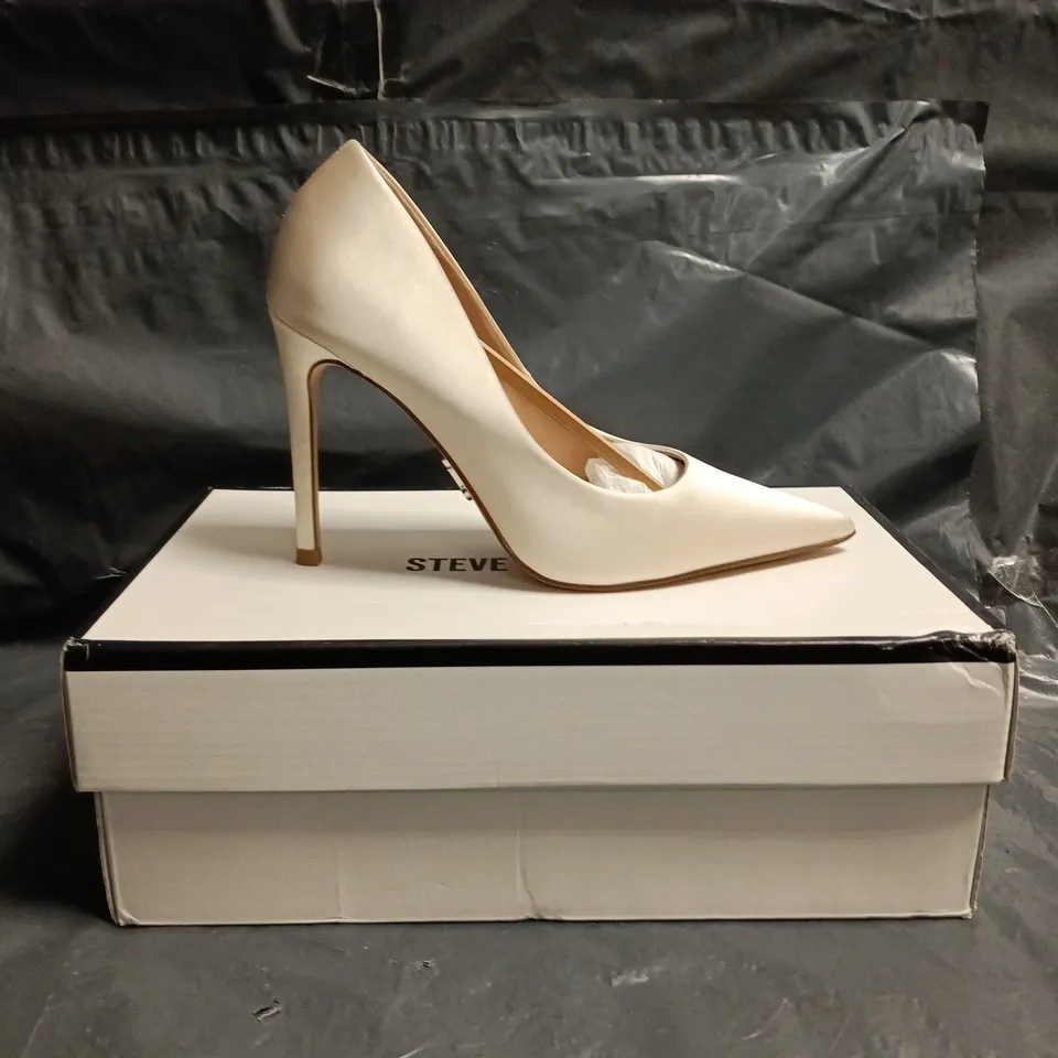 STEVE MADDEN WOMEN'S IVORY POINTED-TOE HIGH HEEL PUMPS SIZE 3