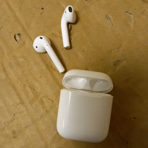 APPLE AIRPODS