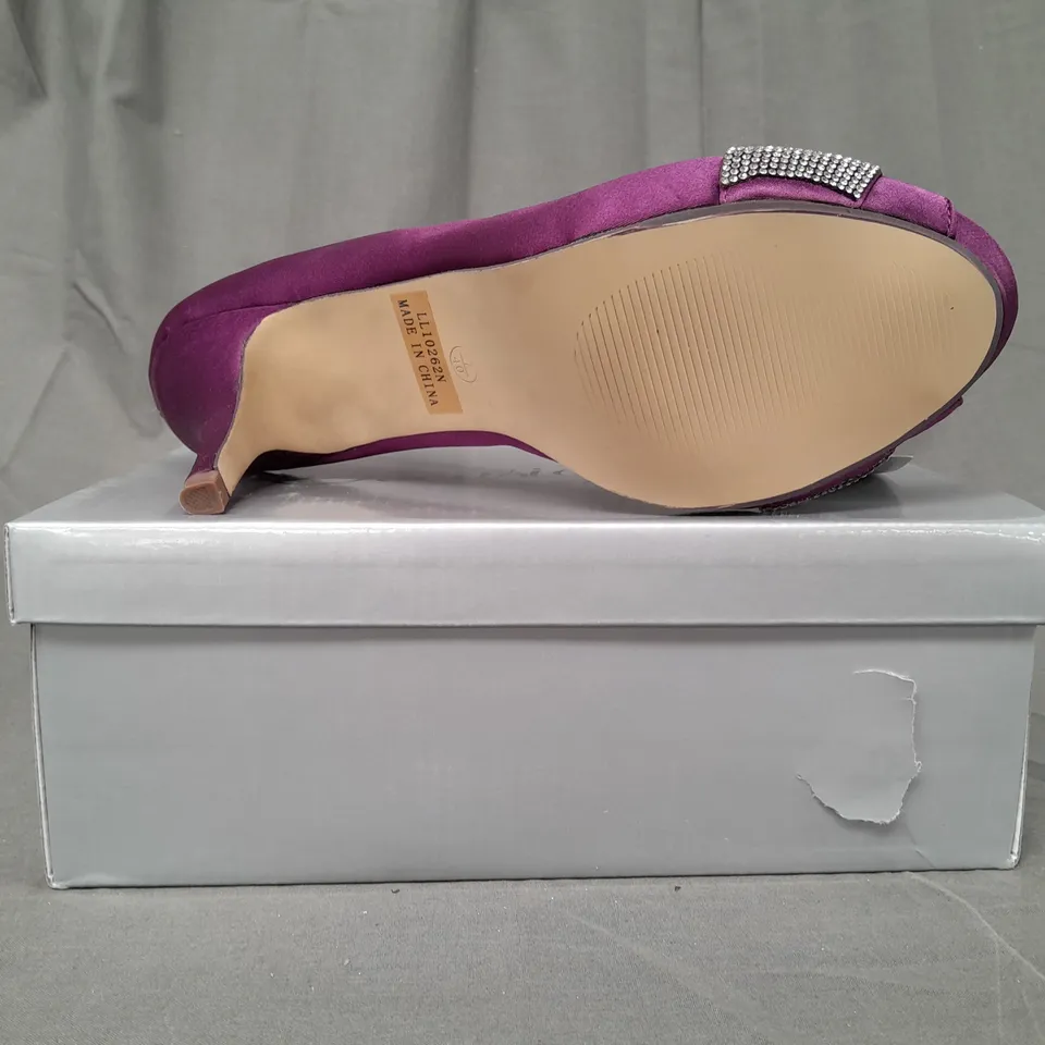 BOX OF APPROXIMATELY 12 PAIRS OF OCCASIONS BY CASANDRA PEEP TOE HIGH HEEL SHOES IN PURPLE W. JEWEL EFFECT - VARIOUS SIZES