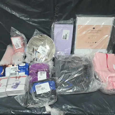 APPROXIMATELY 12 ASSORTED HOUSEHOLD GOODS TO INCLUDE - NORTHERN NIGHTS FLAT SHEET, TOMMIECOPPER KNEE WRAPS, AND SIMPLY BEAUTY TOOL ETC. - COLLECTION ONLY 