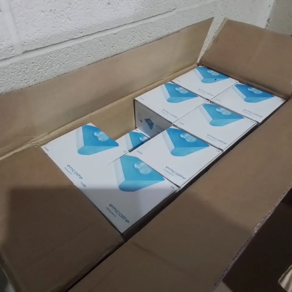 PALLET CONTAINING 11 MULTIPACK BOXES OF ASSORTED LIGHTING ITEMS TO INCLUDE EMCOLITE AND NEW HALOGEN DOWNLIGHTS AND ROSEN WALL LIGHTS