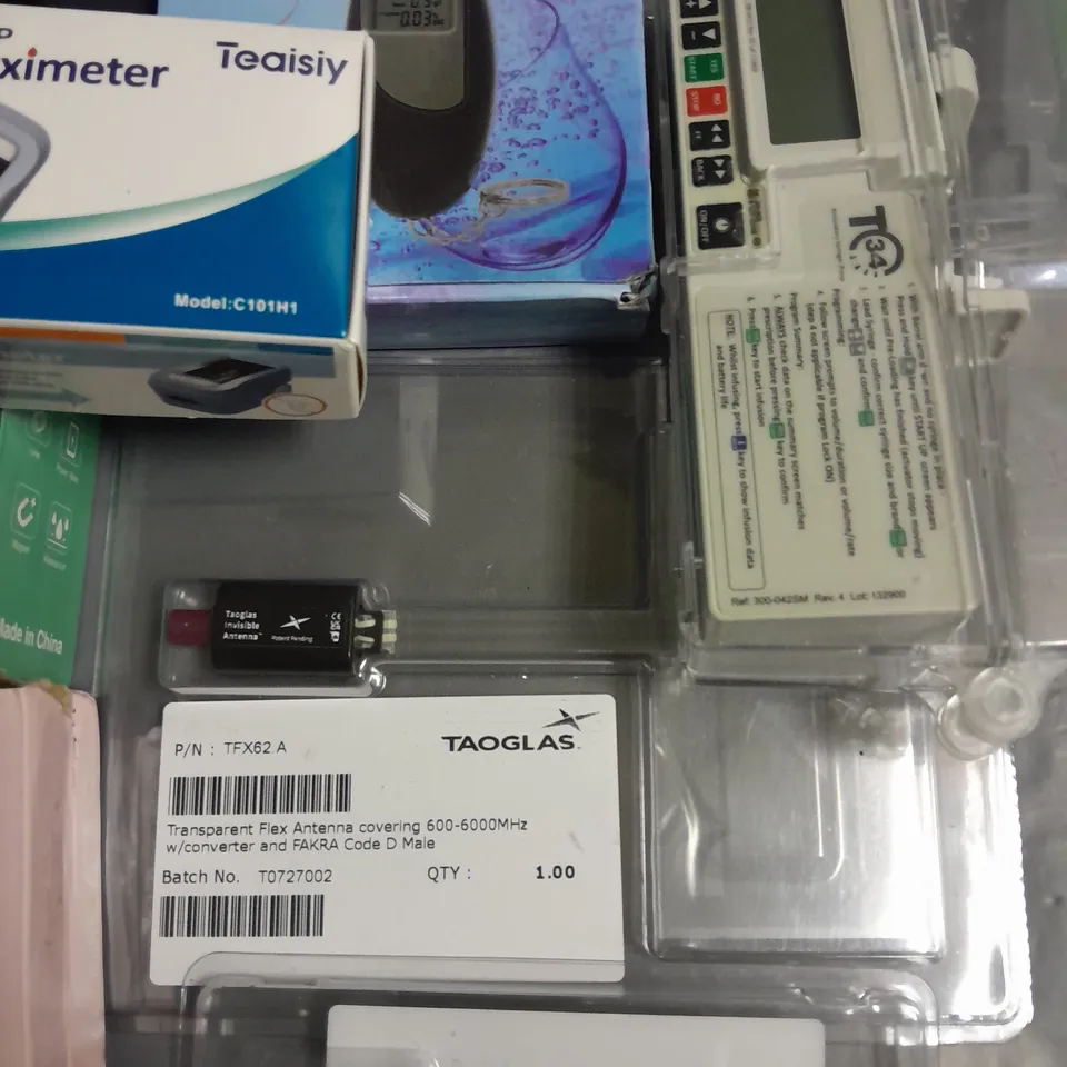 LOT OF 12 ASSORTED ITEMS TO INCLUDE TAOGLAS FLEX ANTENNA, CAMPONG LIGHTS AND BREATH ALCOHOL TESTER