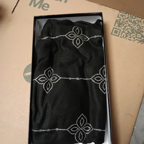 FRANK USHER GIFT BOXED CASHMERE FEEL PASHMINA DESIGN SCARF - BLACK 