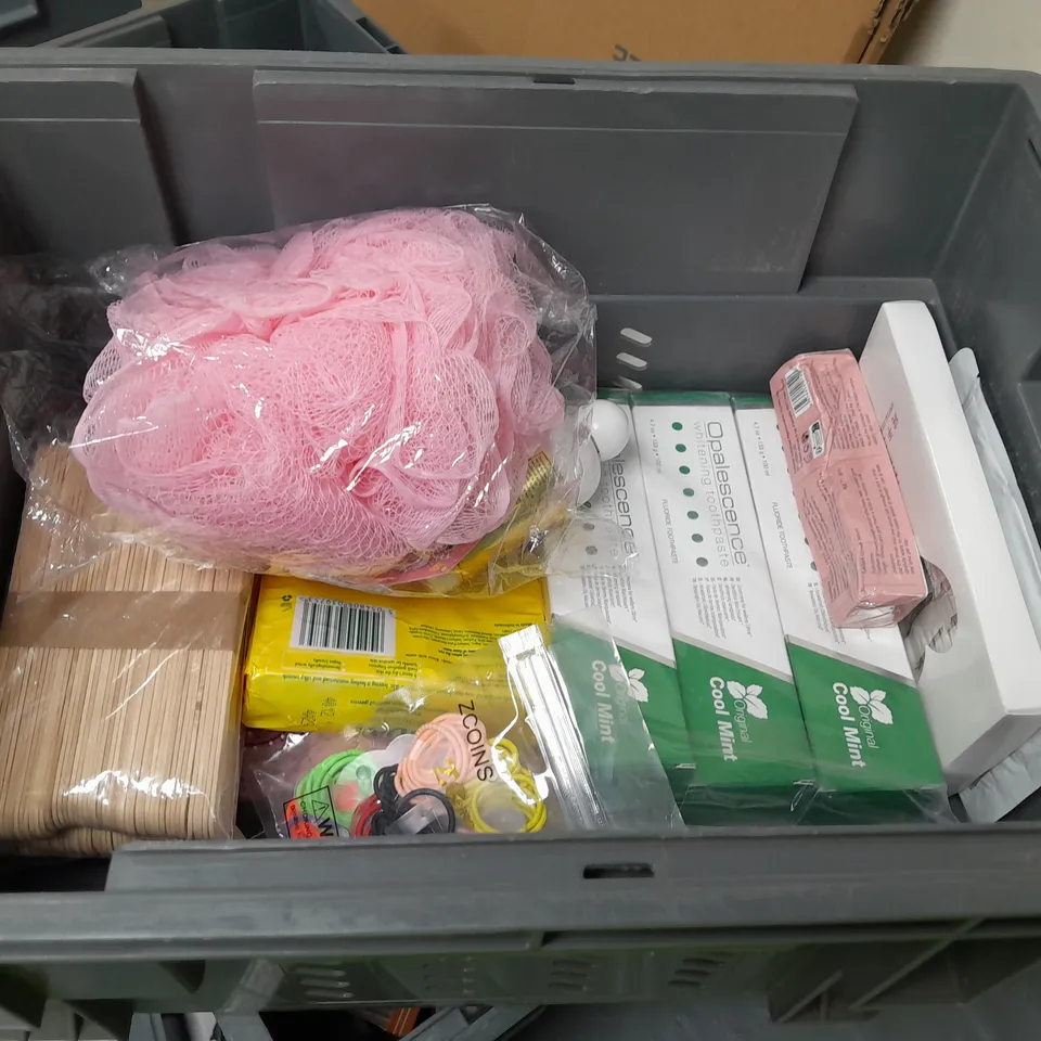 APPROXIMATELY 20 ASSORTED COSMETICS PRODUCTS TO INCLUDE - JOHN FRIEDA FRIZZ EASE CREAM - CERAVE HAND CREAM - RIMMEL FOUNDATION - ETC 