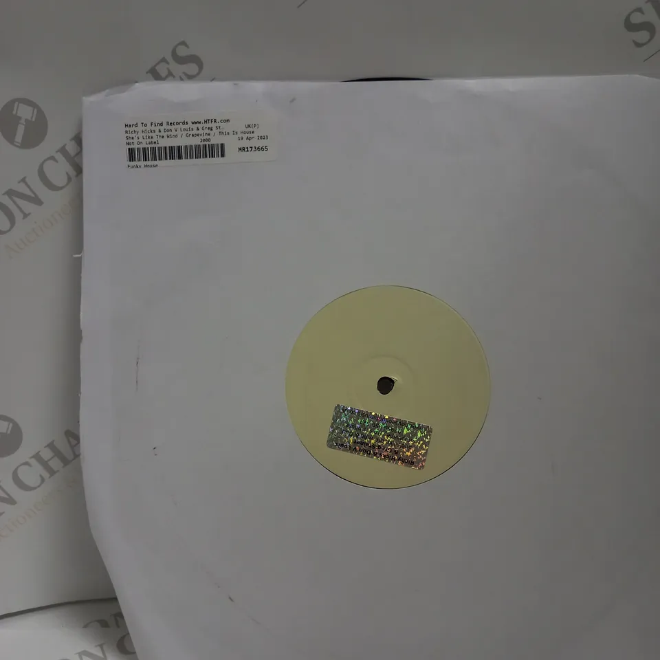 BOX TO CONTAIN APPROX. 10 X ASSORTED MUSIC VINYL'S. ARTISTS VARY 