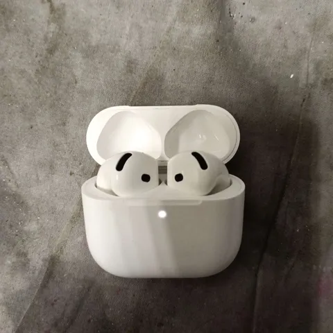 APPLE AIRPODS WIRELESS EARPHONES 