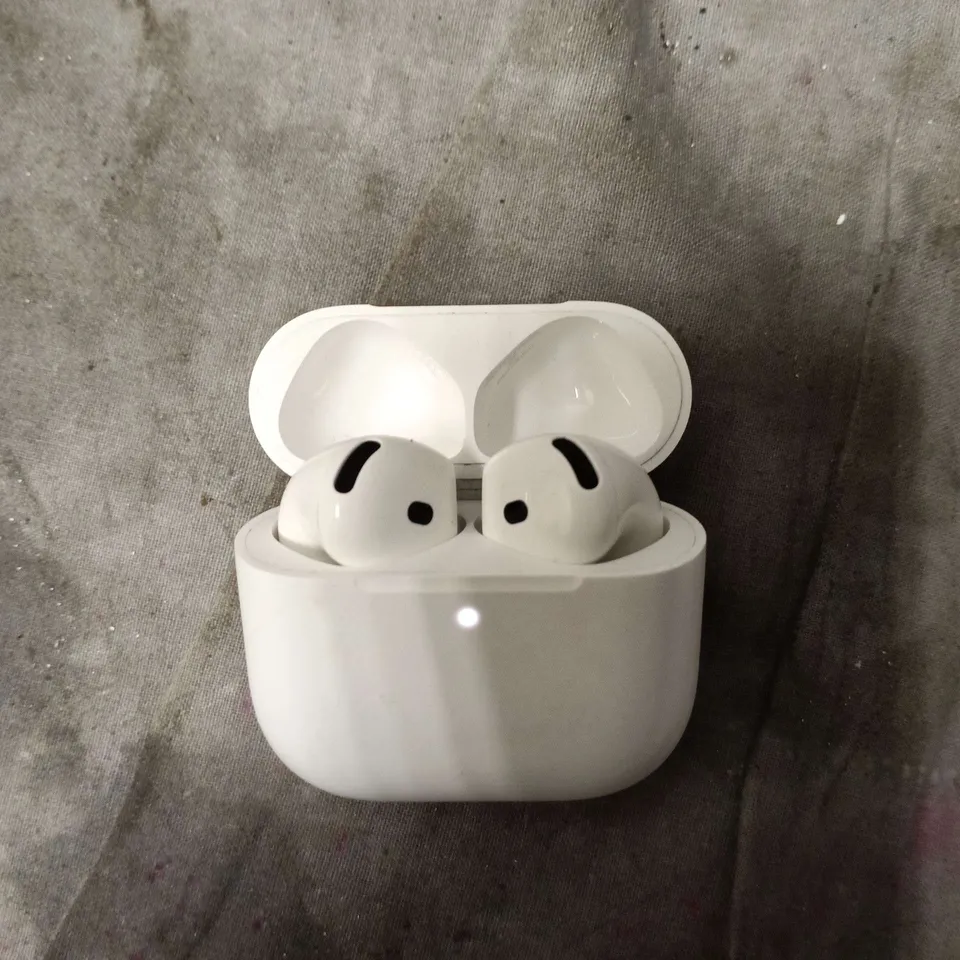 APPLE AIRPODS WIRELESS EARPHONES