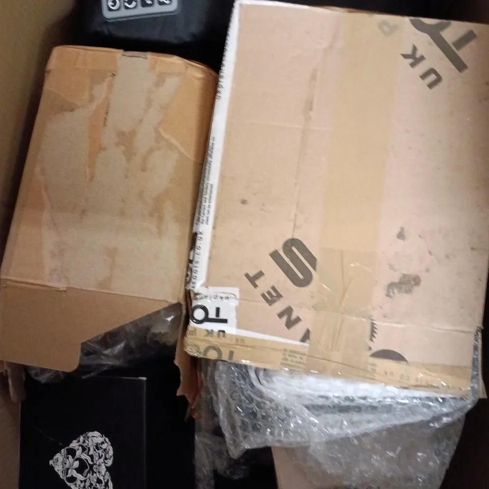 APPROXIMATELY 10 ASSORTED ELECTRICAL PRODUCTS TO INCLUDE MASSAGER, ROUTER, LED LIGHT ETC 