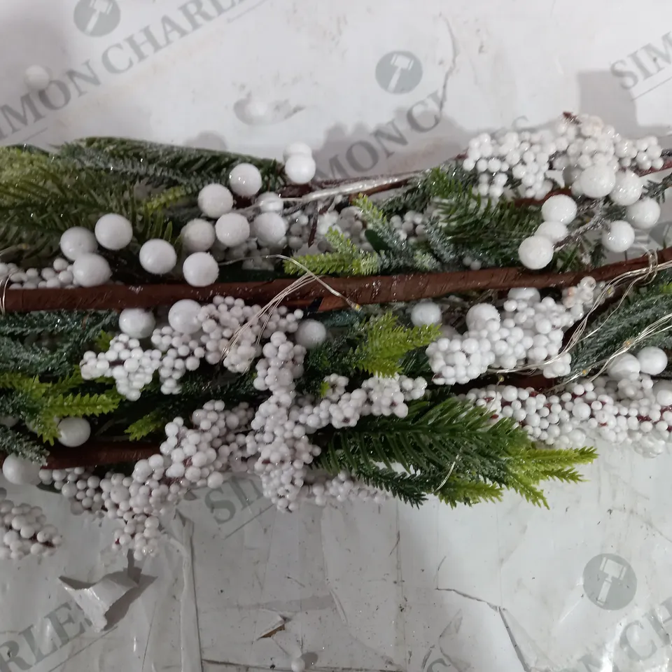 HOME REFLECTIONS 135CM PRELIT BERRY GARLAND WHITE