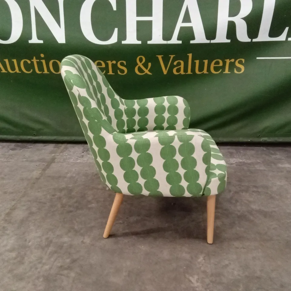 QUALITY DESIGNER DEEP SEAT FABRIC ACCENT CHAIR WITH RETRO PRINT - GREEN