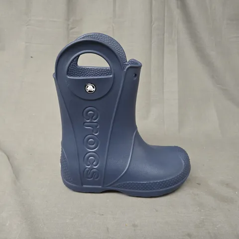 CROCS NAVY HANDLE IT RAIN BOOTS KIDS - UK C13