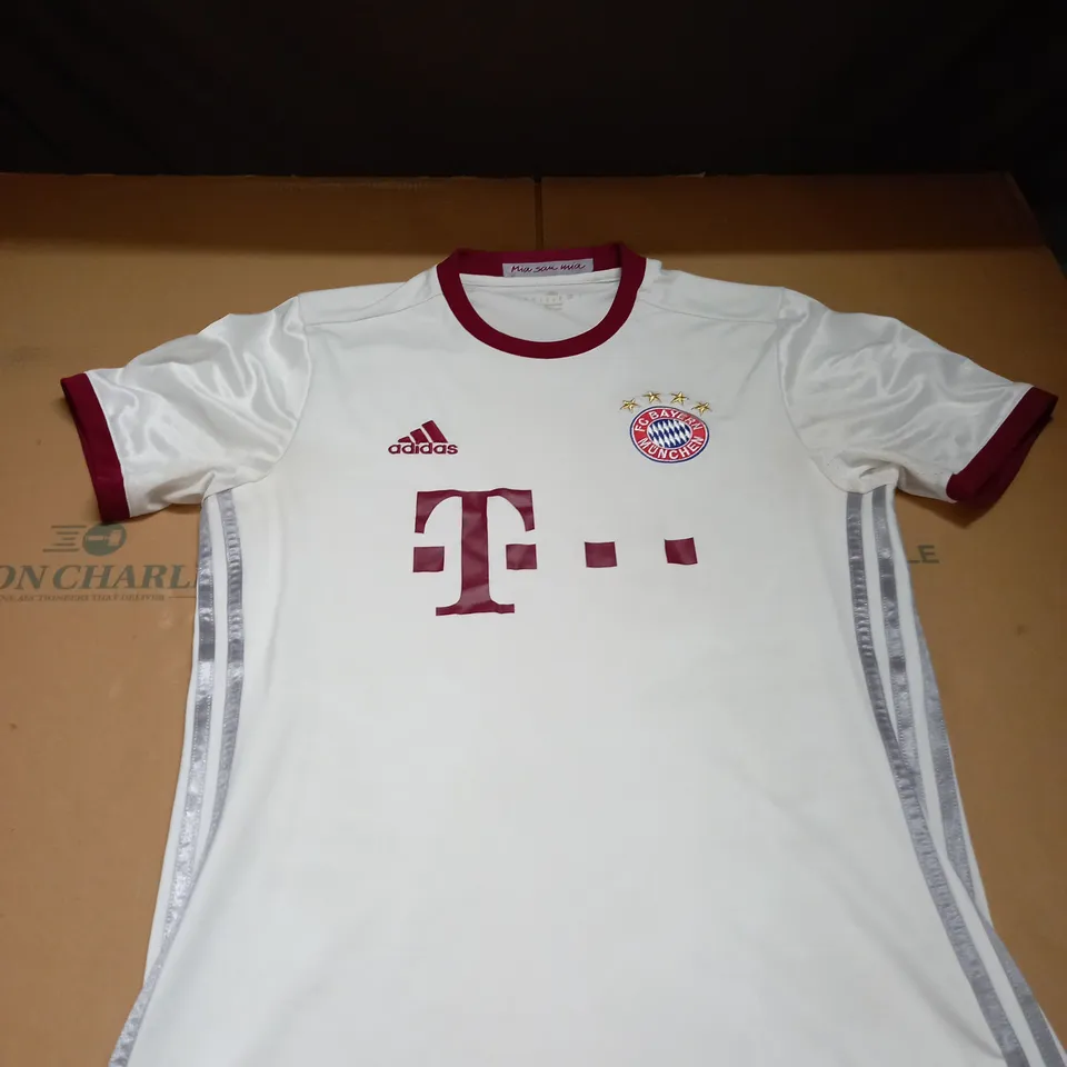 FC BAYERN MUNICH FOOTBALL SHIRT SIZE M