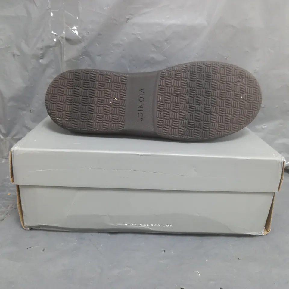 VIONIC FAUX FUR LINED LEOPARD PRINT SLIPPERS SIZE 9