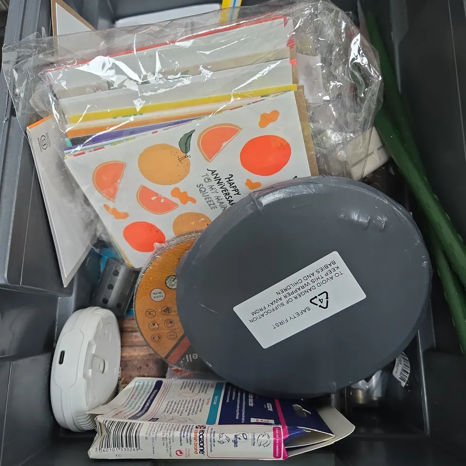 APPROXIMATELY 15 ASSORTED HOUSEHOLD PRODUCTS TO INCLUDE GREETINGS CARDS, FISH BAIT, HOME DECOR ETC 