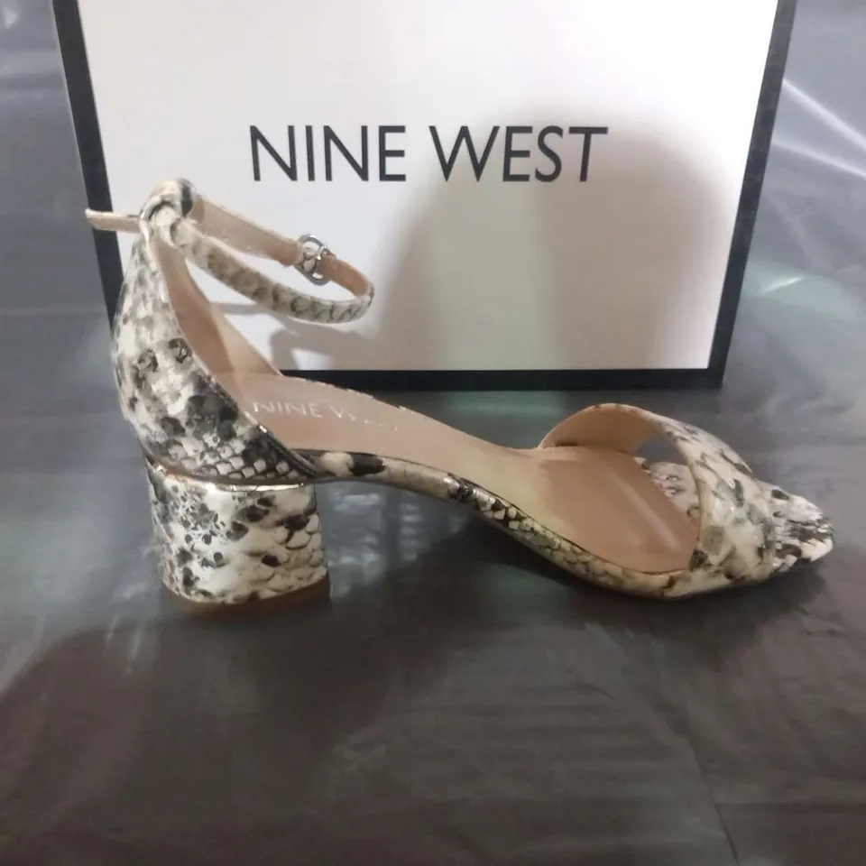 BOXED NINE WEST WINNIE SILVER SNAKE PRINT SIZE 3