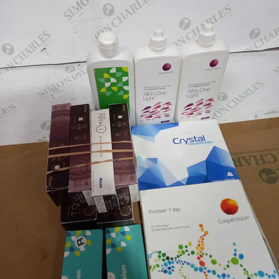 BOX OF ASSORTED MEDICAL APPLIANCES TOO INCLUDE NICORETTE PATCHES , EYE LENSES AND EYE DROPS 