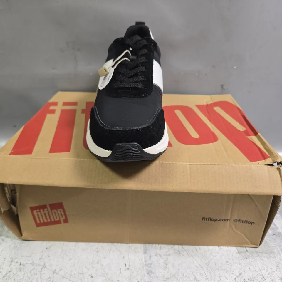 BOXED PAIR OF FITFLOP FLATFORM SNEAKERS IN BLACK/WHITE SIZE UK 8