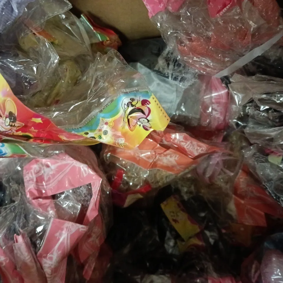 BOX TO INCLUDE LARGE ASSORTMENT OF UNBRANDED DOLL CLOTHING AND ACCESSORY PACKS