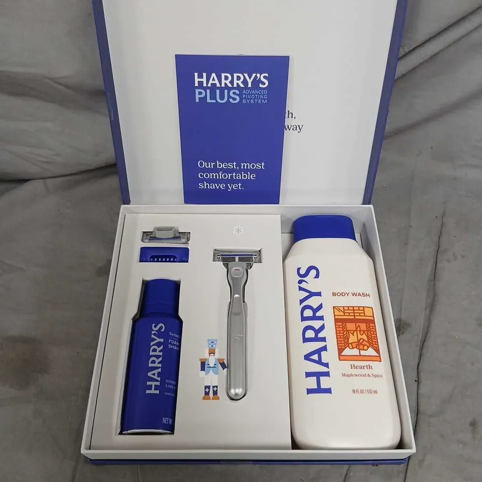 HARRY'S PLUS ADVANCED PIVOTING SYSTEM GIFT SET - RAZOR, CARTRIDGES & BODY WASH