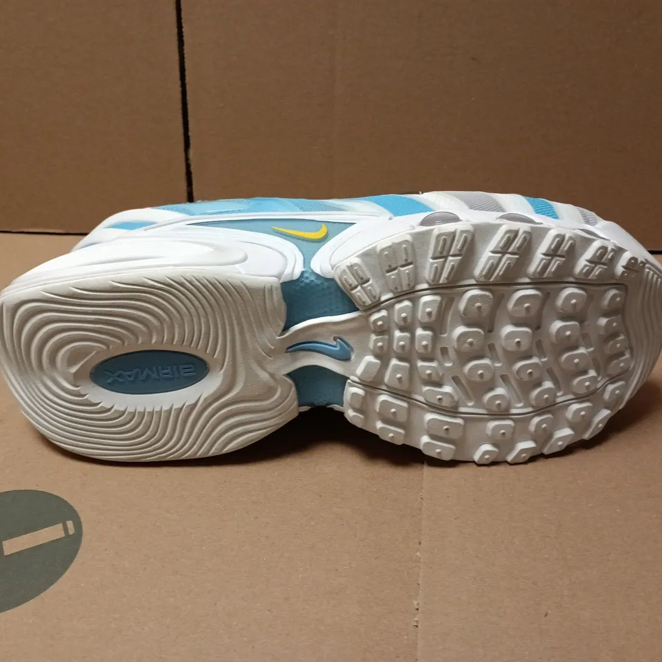 UNBOXED PAIR OF NIKE AIRMAX DN TRAINERS IN WHITE/BLUE - UK 7.5
