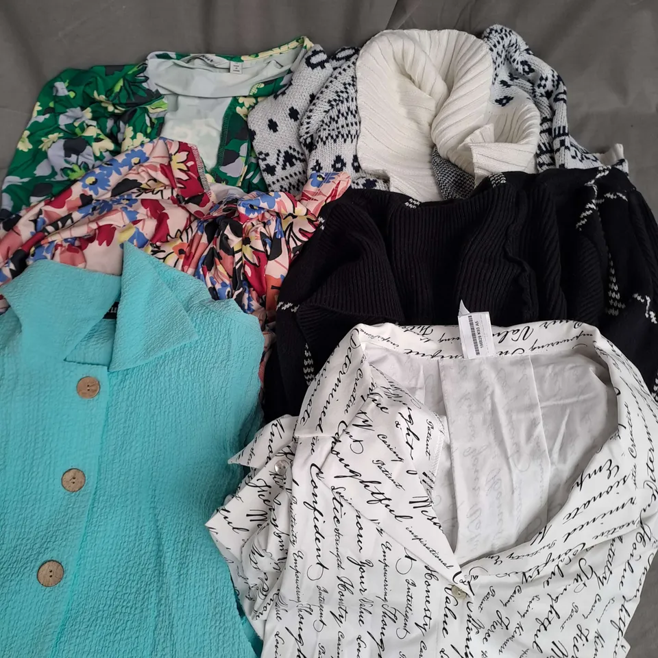 BOX OF APPROX 20 ASSORTED CLOTHING ITEMS TO INCLUDE - DRESSES, SHIRTS, CARDIGAN ETC