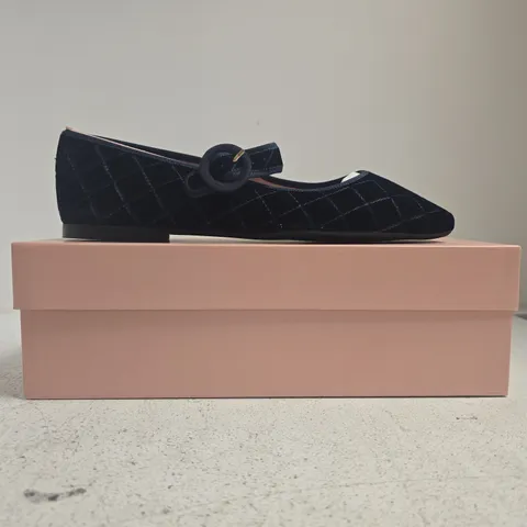 BOXED PAIR OF PRETTY BALLERINAS CAMILLE SHOES IN NAVY SIZE EU 39