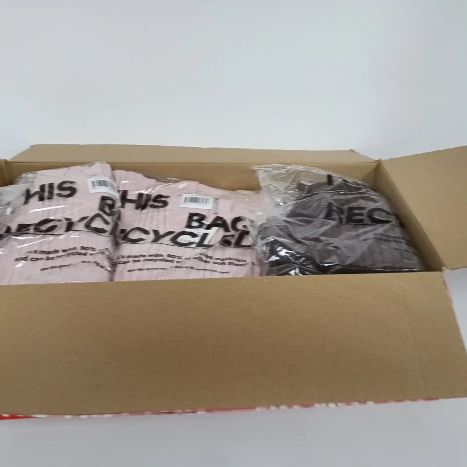 BOX OF APPROXIMATELY 20 ASSORTED CLOTHING ITEMS TO INCLUDE: TURTLE NECK JUMPER