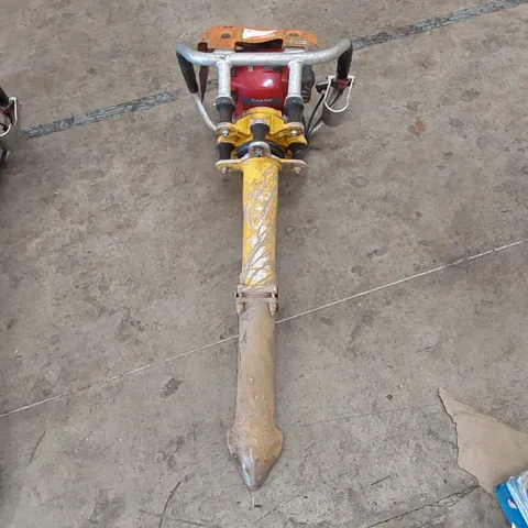 ROBEL 62.05 2 STROKE VERTICAL TAMPER - RAILWAY MAINTENANCE TOOL