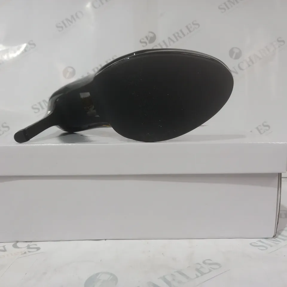 BOXED PAIR OF GIZELLE CLOSED TOE HIGH HEEL SHOES IN GLOSSY BLACK EU SIZE 43