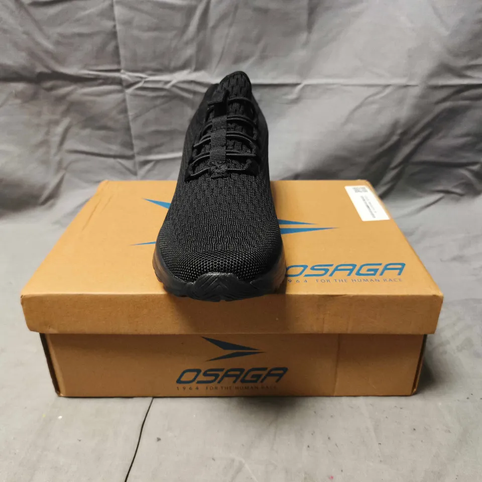 BOXED PAIR OF OSAGA SHOES IN BLACK SIZE 5