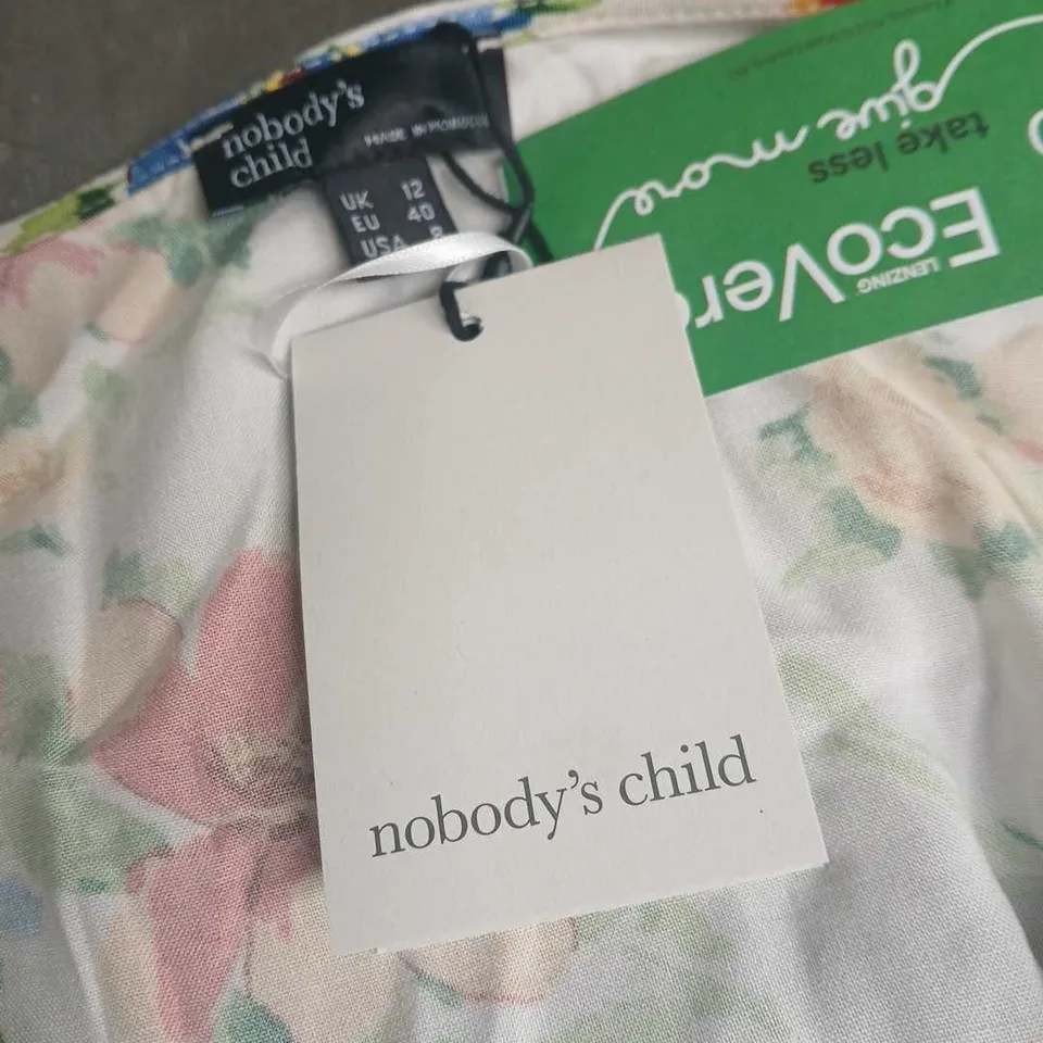 NOBODY'S CHILD FLORAL PRINT TOP – WHITE WITH MULTICOLOR FLOWERS (UK 12)