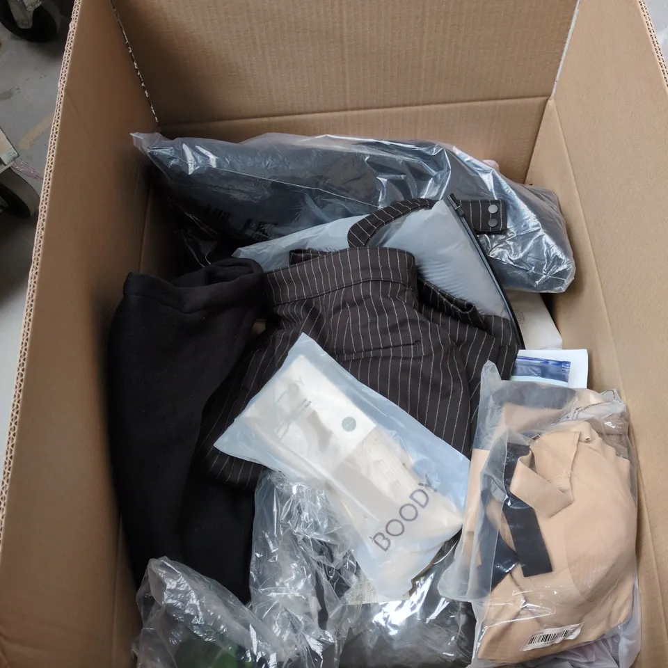 BOX OF APPROXIMATELY 20 ASSORTED CLOTHING ITEMS TO INCLUDE TROUSERS, BLACK JOGGERS, BRAS, BAMBOO SOCKS ETC