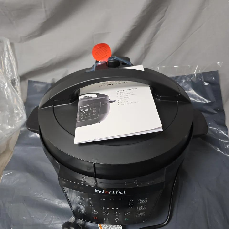 INSTANT POT MULTICOOKER XL