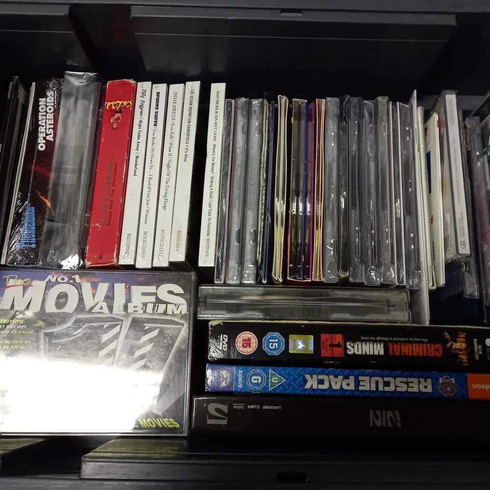 APPROXIMATELY 20 ASSORTED DVDS & CDS TO INCLUDE CLUB CLASSICS, CRIMINAL MINDS 1ST SERIES, OPERATION ASEROIDS FULL CAST AUDIOBOOK, ETC