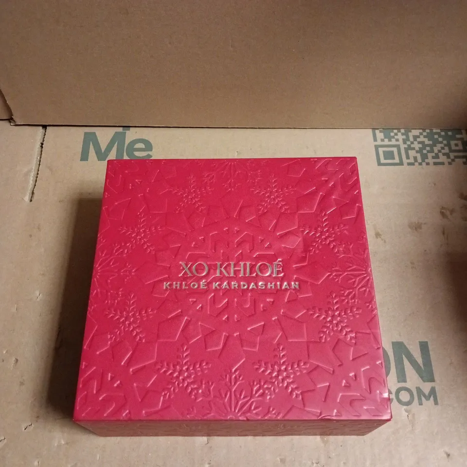 XO KHLOÉ KARDASHIAN FRAGRANCE GIFT SET – PINK BOX