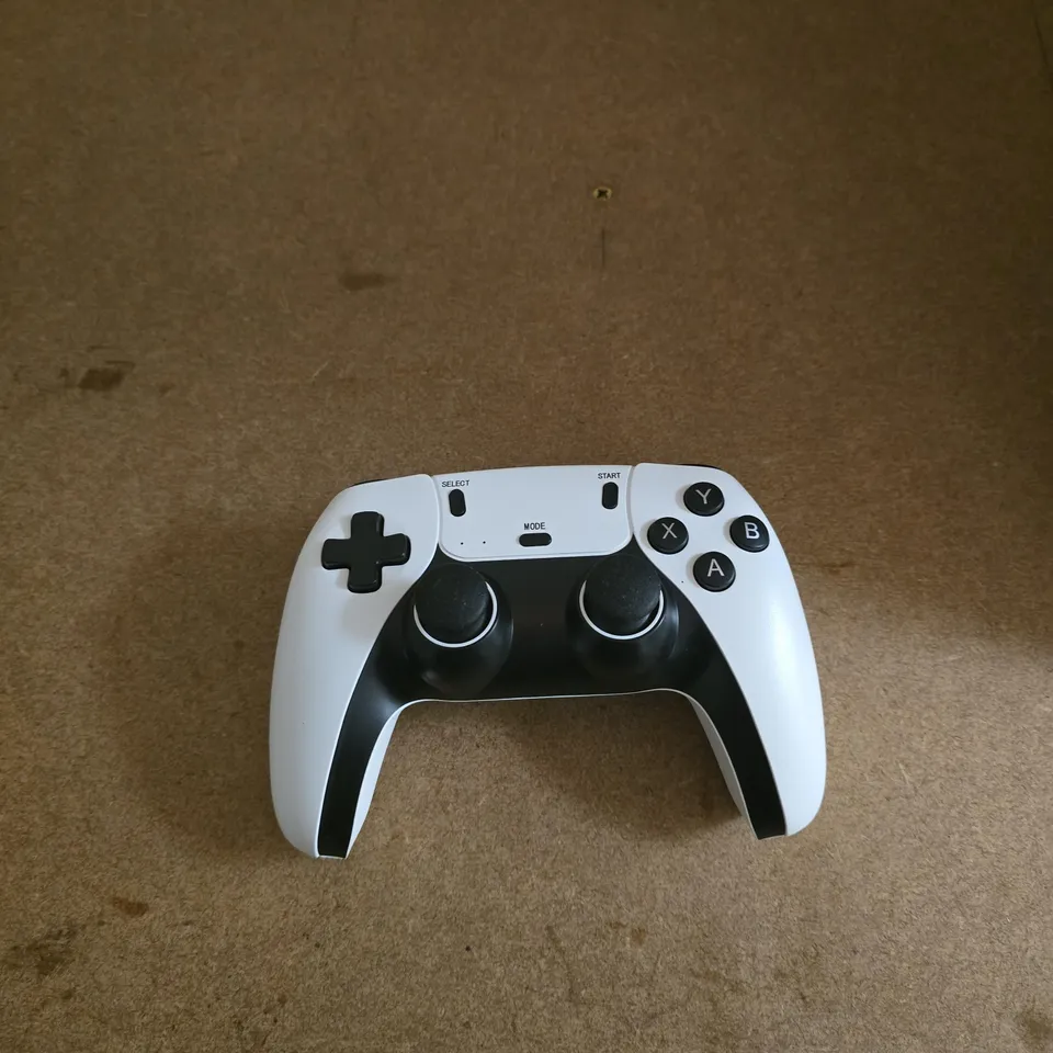 WHITE WIRELESS GAME CONTROLLER – A/B/X/Y BUTTONS