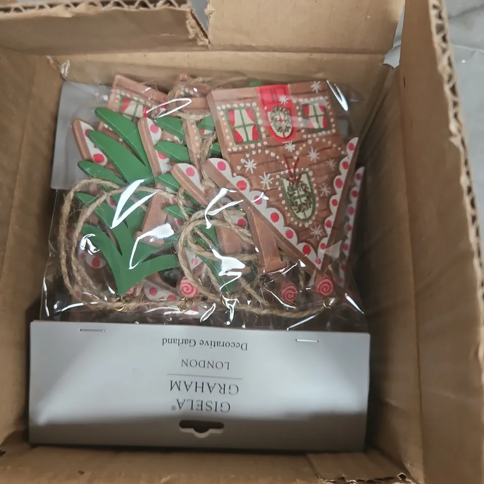 APPROXIMATELY 12 BOXES OF GISELA GRAHAM DECORATIVE GARLANDS - 6 PACKS PER BOX 