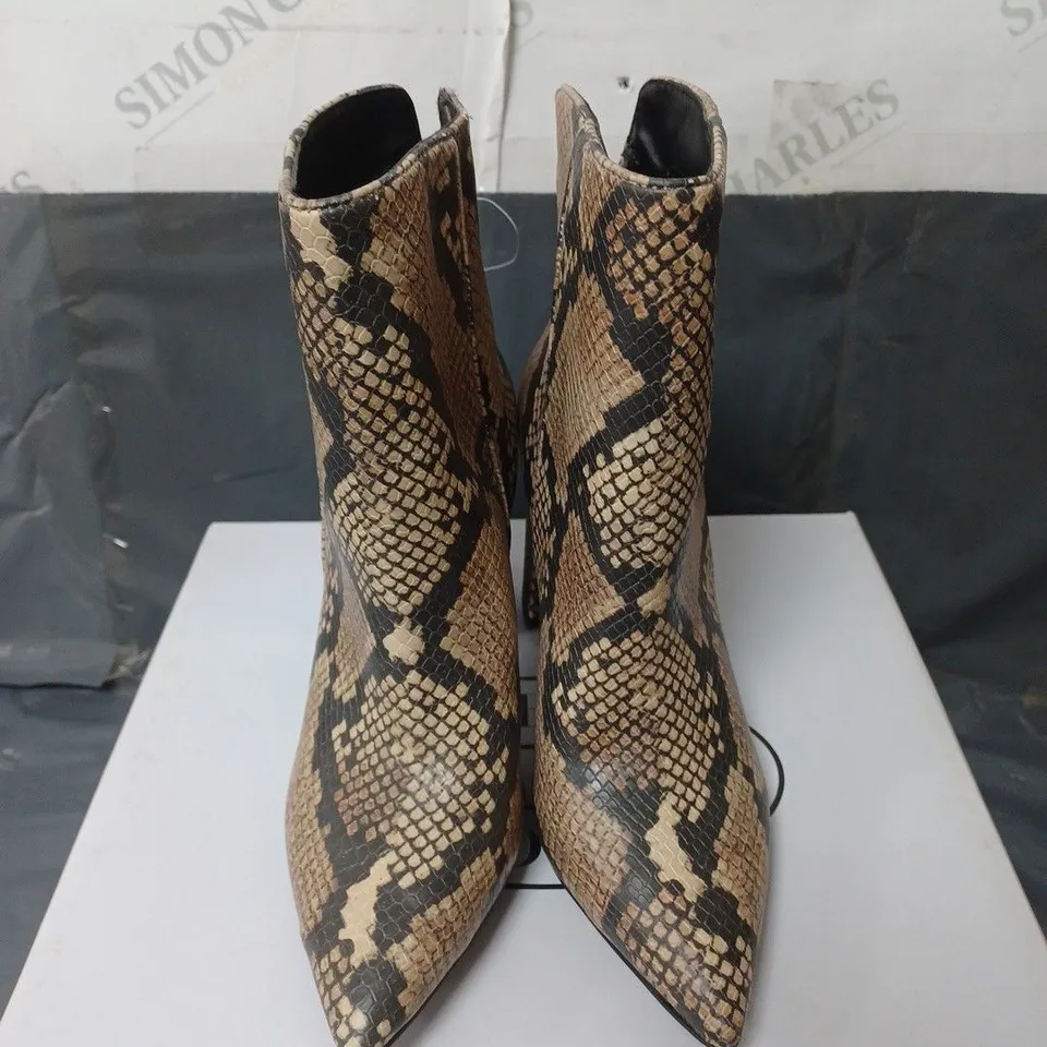 BOXED PAIR OF STEVE MADDEN SNAKE PRINT ANKLE BOOTS SIZE 36