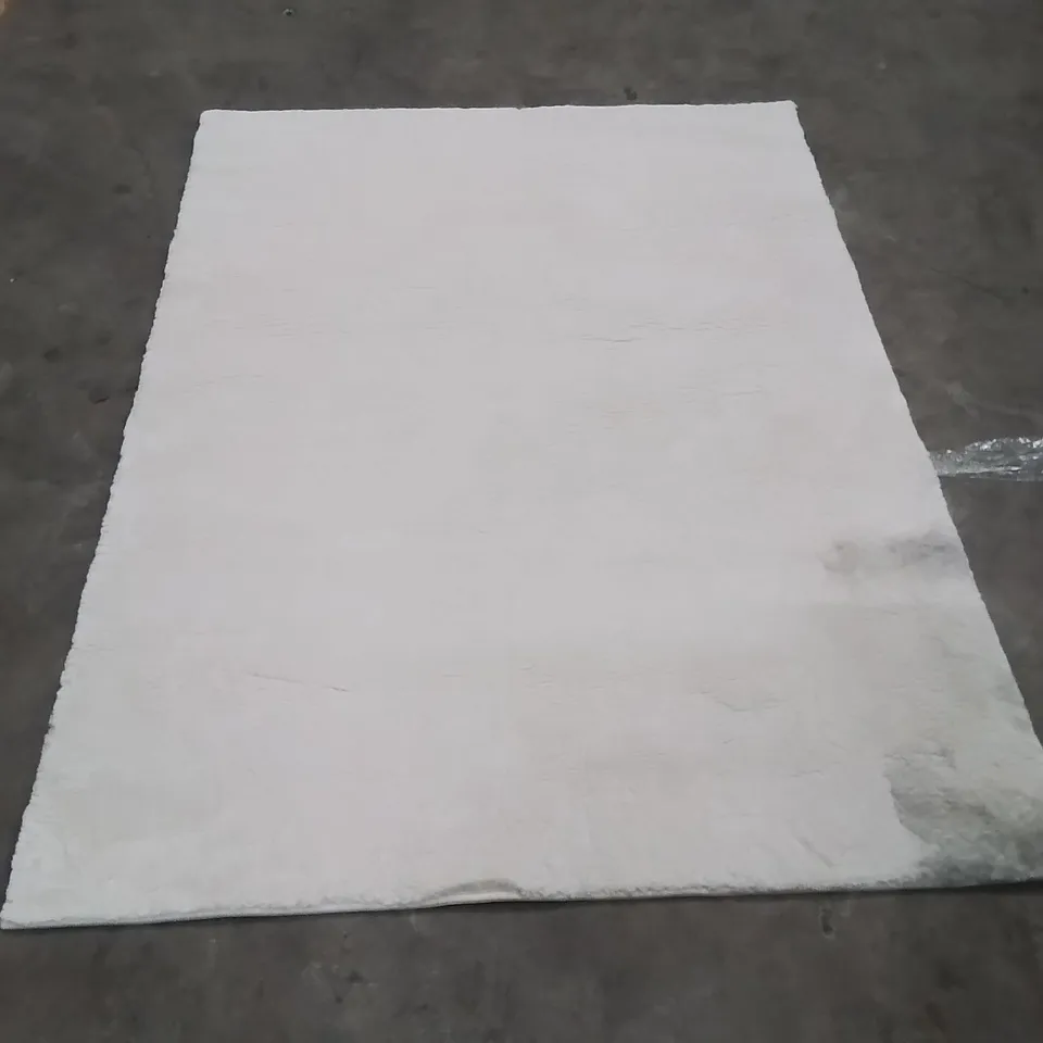 QUALITY DESIGNER AREA RUG - APPROXIMATELY 180X130CM