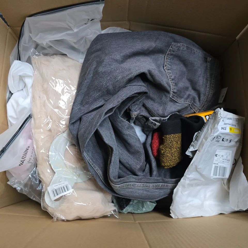 APPROXIMATELY 25 ASSORTED CLOTHING AND FASHION PRODUCTS IN VARIOUS STYLES AND SIZES - COLLECTION ONLY