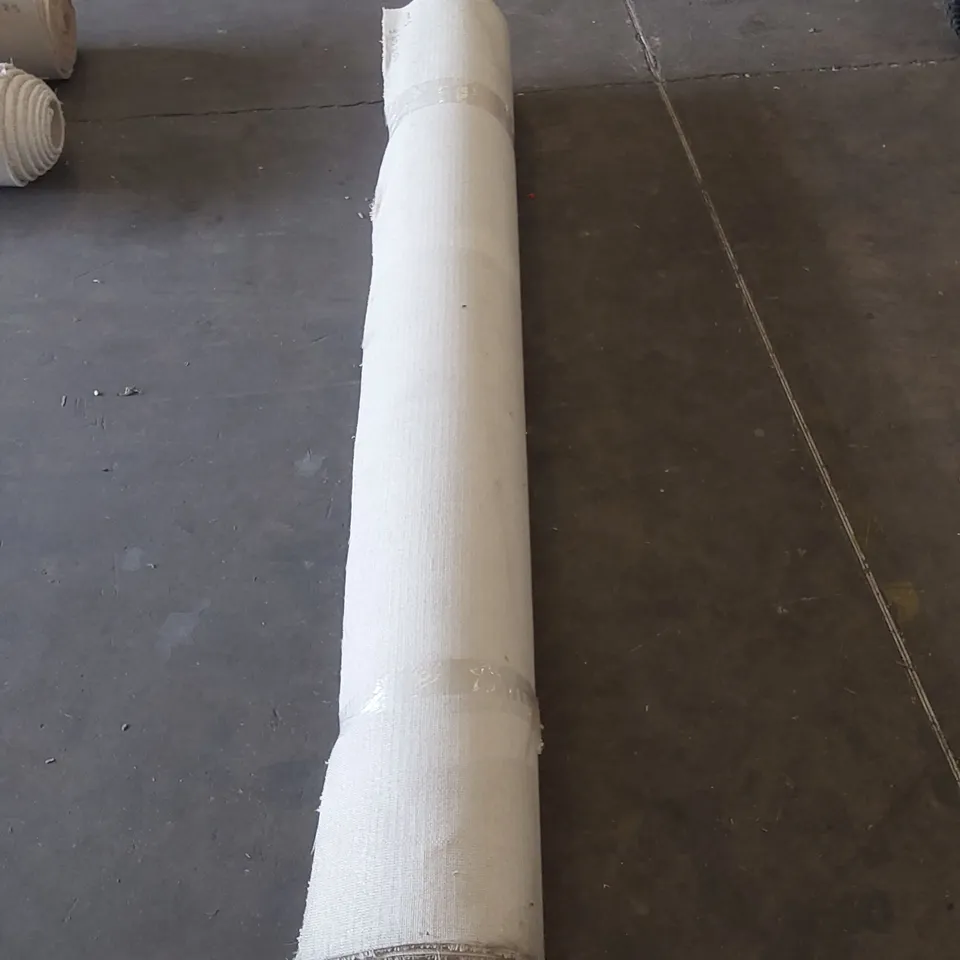 ROLL OF QUALITY DIMENSIONS DIM PLAINS CARPET // SIZE: APPROX  2 X 5m